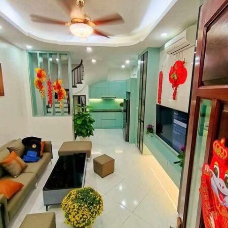LÔ GÓC, Ô TÔ ĐỖ CỦA, NHÀ ĐẸP ĐÓN TẾT, TRẦN ĐẠI NGHĨA : 42M, 5T, MT: 4M, GIÁ 10.8 TỶ