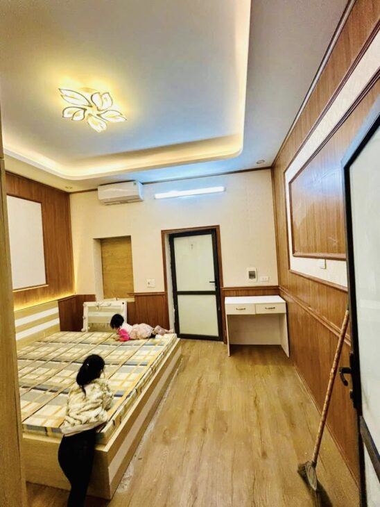 Bán căn tập thể tầng 1 phố Lê Gia Định, 85m2, Full nt, 3pn, Giá 3.x tỷ