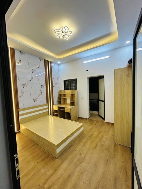 Bán căn tập thể tầng 1 phố Lê Gia Định, 85m2, Full nt, 3pn, Giá 3.x tỷ