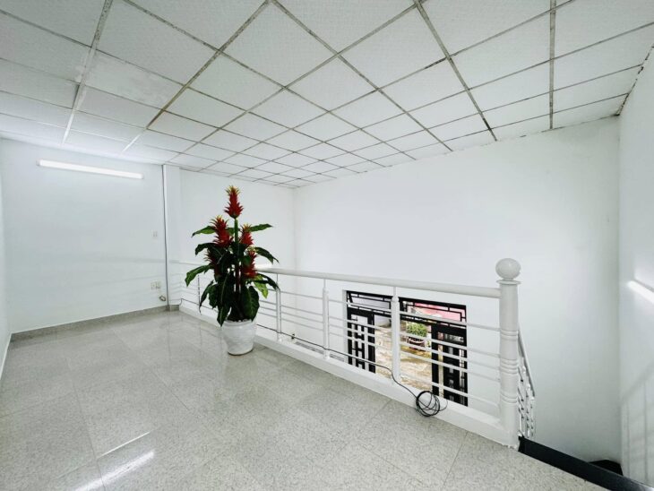 # Nhà Kiệt 3m Trần Cao Vân gần Nguyễn Tất Thành 75m2, ngang 6m, gác đúc 3Pn, Bãi đậu Ô tô gần, 2.65