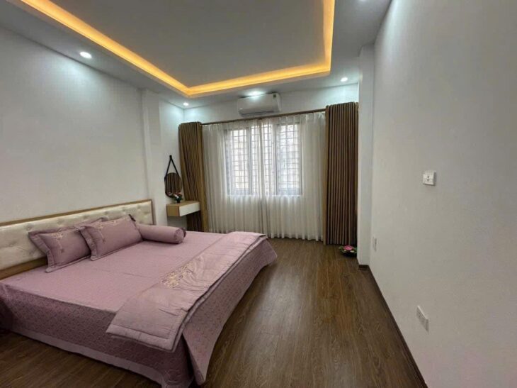 BÁN NHÀ PHỐ CỔ NGỌC LÂM 33M2 * 5 TẦNG *7.5 TỶ , TRUNG TÂM PHỐ NGỌC LÂM