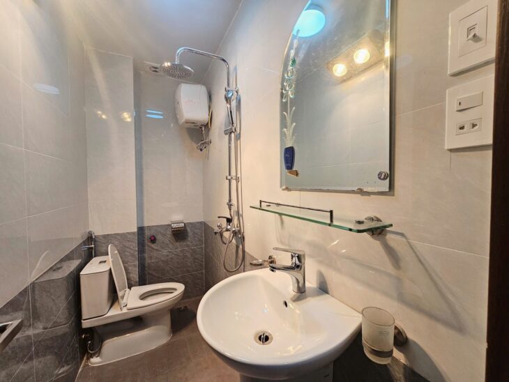 Bán gấp nhà riêng tại Đường Hồ Tùng Mậu, Cầu Giấy Giá 6,3 tỷ, 40m2, 5Tầng, nhà đẹp ở ngay