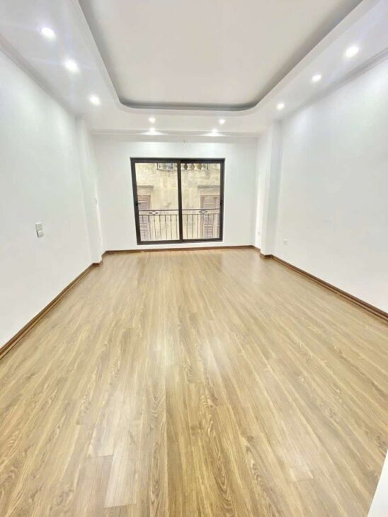 Đừng lau dọn nhà cuối năm nữa! Vì nhà này mới cứng không một hạt bụi! Bán nhà Ngọc Thuỵ, 45m²,7 tỷ.