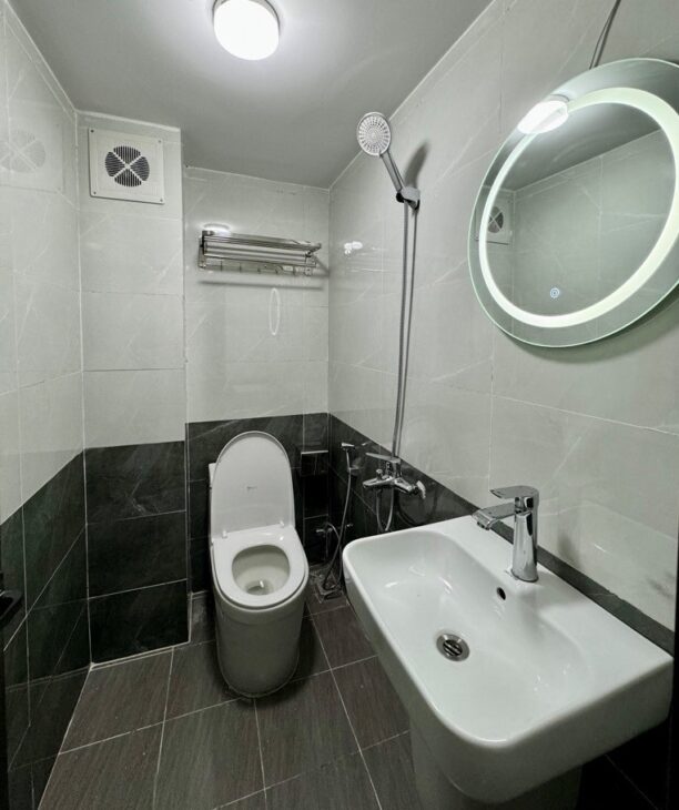 Bán nhà phố Giáp Bát, Hoàng Mai, ô tô tránh 10m, 30m ra mặt phố, 34m2, chỉ 7.35 tỷ (MTG – CTL)