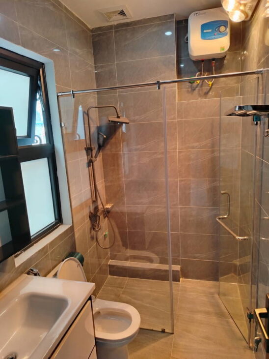 NHÀ MỚI PHỐ NGỌC LÂM- LOGN BIÊN , 33 M2, 5 TẦNG,MT 5.6M, 7.5 TỶ.