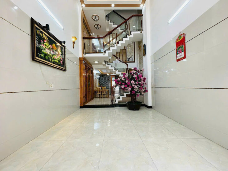 NHÀ BÁN VỊ TRÍ KẾ MẶT TIỀN THỐNG NHẤT – P.11 – XEM NGÀY NGAY GỌI E 03332 9 5552 THÚY