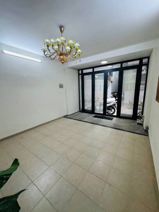 Bán nhà đường Cách Mạng Tháng 8 – P.2, Q.10, Xe hơi đỗ cửa – 4mx9m – 2 tầng mới đẹp – 6,5 tỷ