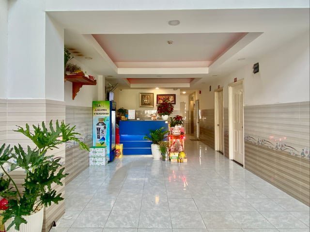 BÁN KHÁCH SẠN MẶT TIỀN HÀ HUY GIÁP 32 PHÒNG DOANH THU 120TR/THÁNG