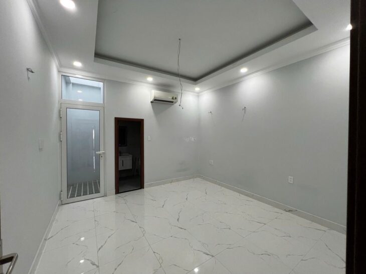 Nhà hxh Lê Trọng Tấn, 1 lửng 3 lầu 4pn5wc như hình, giá 17tr/th