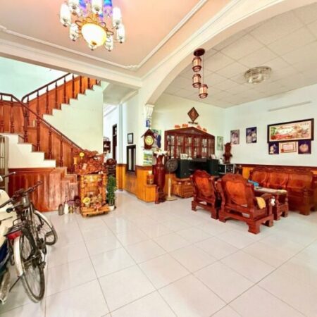 # Nhà Sân Vườn Ao Cá gần Hoàng Thị Loan, 171m2, ngang hơn 8m, 2 tầng, 4.5 tỷ