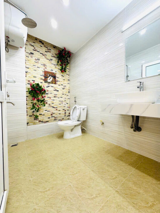 ???? CĂN NHÀ ĐẸP (5,9 tỷ) DT 42 m2, NGÕ THÔNG, CÁCH 40m RA ĐƯỜNG OTO – KHU VIP GIA THUỴ – CẦN BÁN