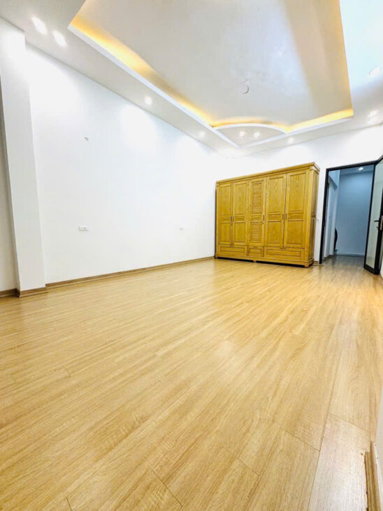 ???? CĂN NHÀ ĐẸP (5,9 tỷ) DT 42 m2, NGÕ THÔNG, CÁCH 40m RA ĐƯỜNG OTO – KHU VIP GIA THUỴ – CẦN BÁN