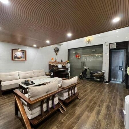 Nhà đẹp phố Nguyễn Lương Bằng 40m2, 4T, MT4.3m chỉ 10m ra vườn Hoa an sinh đỉnh