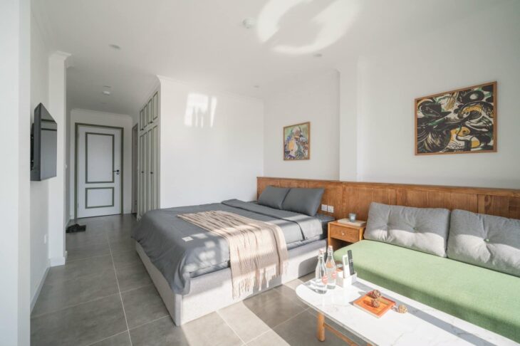 Bán tòa căn hộ phố Lê Thanh Nghị 76m2, 7T, MT6.7m doanh thu khủng 300 tr/tháng