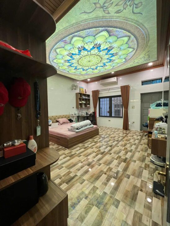 Nhà đẹp phố Nguyễn Lương Bằng 40m2, 4T, MT4.3m chỉ 10m ra vườn Hoa an sinh đỉnh