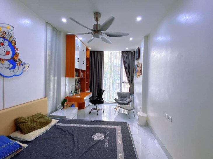 Nhà đẹp phố Trung Kính 36m2, 5 tầng vỉa hè ô tô 2 thoáng kinh doanh tặng full nội thất