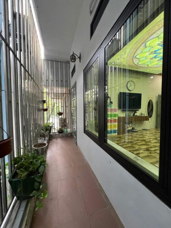 Nhà đẹp phố Nguyễn Lương Bằng 40m2, 4T, MT4.3m chỉ 10m ra vườn Hoa an sinh đỉnh