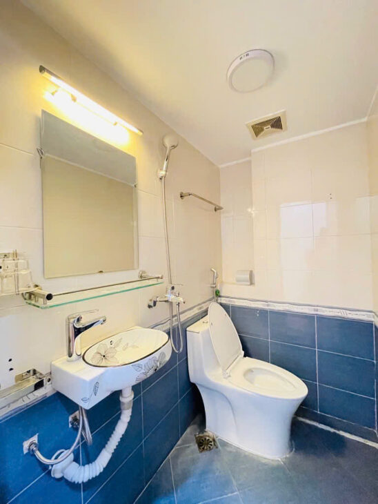 B.ÁN NHÀ VỊ TRÍ ĐẸP – MẶT PHỐ NGÕ 93 HAI BÀ TRƯNG – KINH DOANH – VỈA HÈ – Ô TÔ – Ở NGAY – HAI THOÁNG