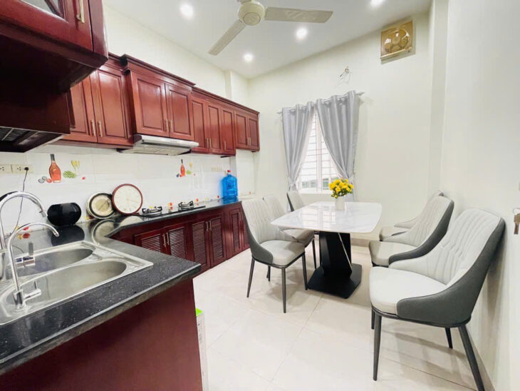 B.ÁN NHÀ VỊ TRÍ ĐẸP – MẶT PHỐ NGÕ 93 HAI BÀ TRƯNG – KINH DOANH – VỈA HÈ – Ô TÔ – Ở NGAY – HAI THOÁNG