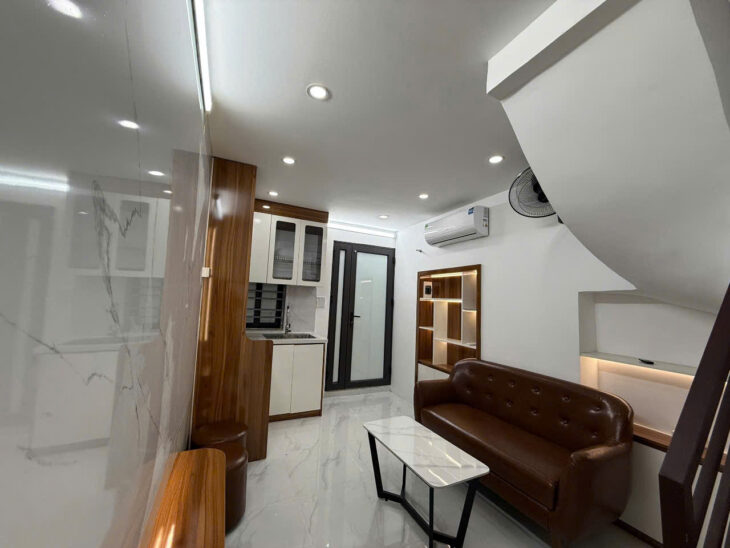 Cần bán nhà 3 tầng Khâm Thiên, 22m2, 3 ngủ, 2 vệ sinh, 3.2 tỷ – vị trí đẹp, ngõ nông, sổ đỏ CC