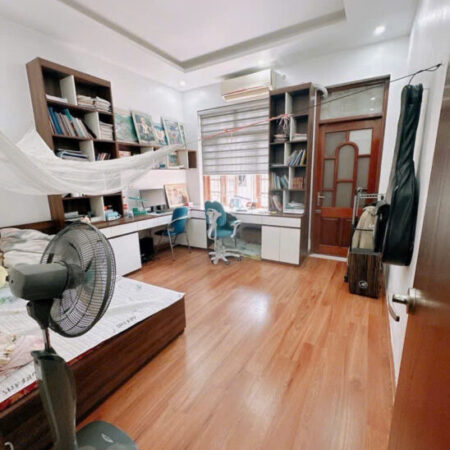 Bán nhà Thanh Xuân Bắc, 33m2, chỉ 5.65 tỷ, yên tĩnh, thoáng mát, gần nhiều trường đại học