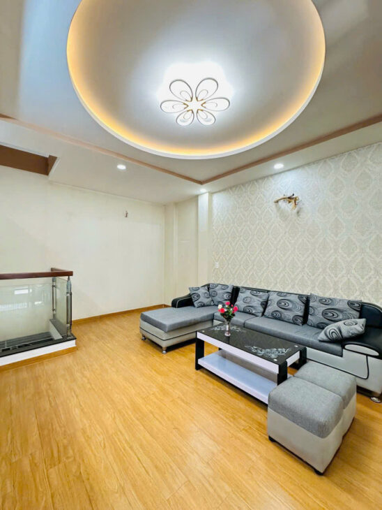 NHÀ BÁN VỊ TRÍ KẾ MẶT TIỀN THỐNG NHẤT – P.11 – XEM NGÀY NGAY GỌI E 03332 9 5552 THÚY