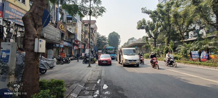 GIẢNG VÕ – ĐỐNG ĐA KINH DOANH ĐA DẠNG – Ô TÔ TRÁNH- VỈA HÈ ĐÁ BÓNG – HƠN 28 TỶ