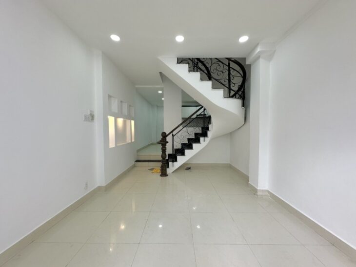 Bán Nhà HXH khu D2, Hutech, 3.5×13, 3 Tầng 3 PN Nhỉnh 6 Tỉ