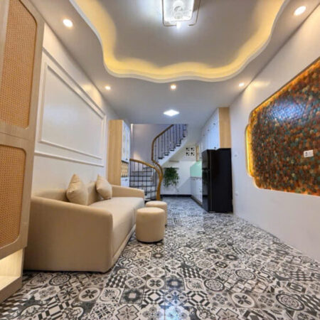 Đỉnh chóp! Bán nhà Nguyễn Trãi, 28m2, 5 tầng, chỉ 5.65 tỷ, vị trí đắc địa, ngõ nông, nhà đẹp đón tết