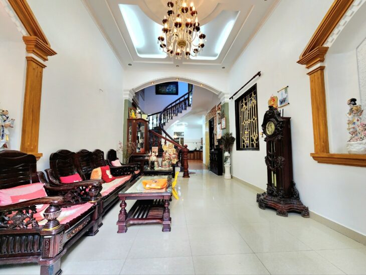 Bán nhà phân lô Tô Vũ – 193 Văn Cao, 82m 3 tầng, đườn 12m, sân cổng, Giá 6.58 tỉ