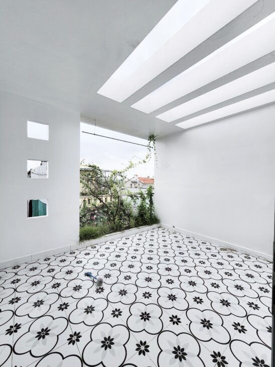 Nhà Thiên Lôi, 60m 4 tầng, ngõ 7m ô.tô đỗ cửa. Giá 5.6 tỉ tuyến 2 cực đẹp