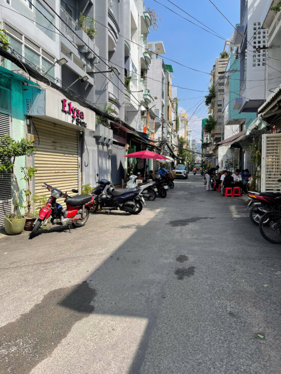 Căn góc, ngang 5m, vị trí đẹp gần ngã tư Hàng Xanh, đường Bạch Đằng, Quận Bình Thạnh. Chỉ 4.95 tỷ.