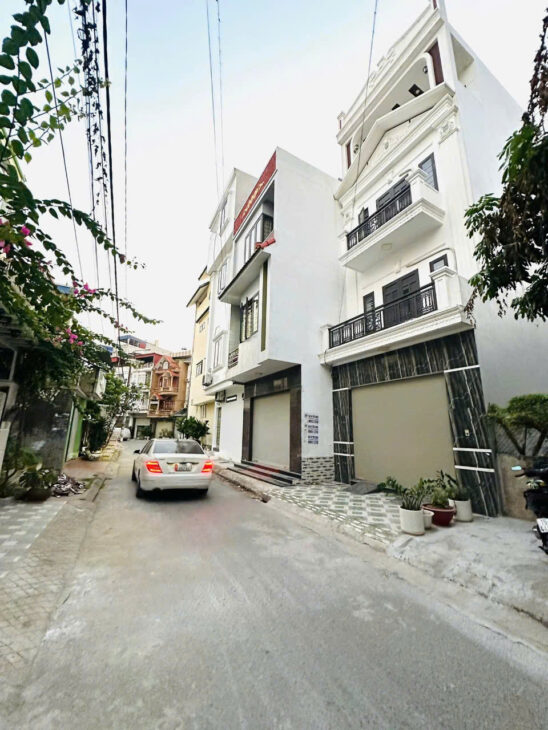 Nhà phân lô Văn Cao, DT 72m 4 tầng, đường12m, Giá tốt chỉ 5.45 tỉ