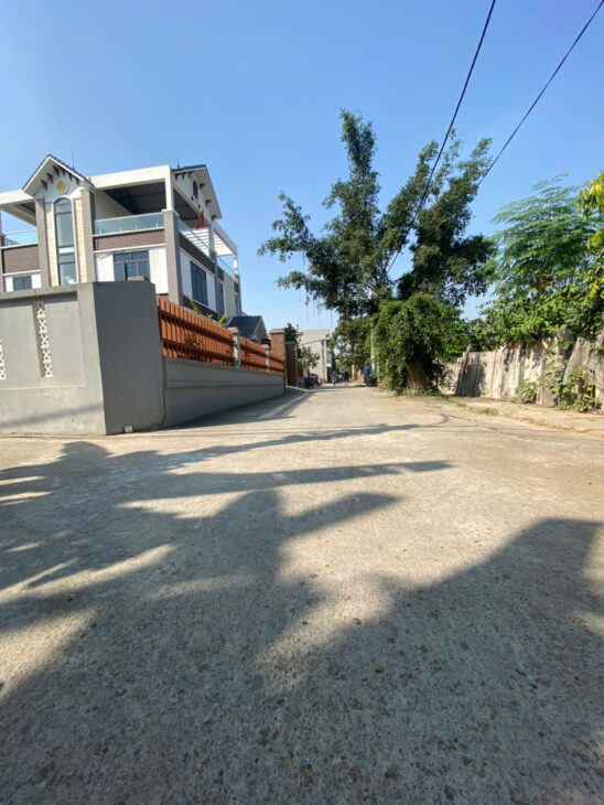 100m đất bìa làng Kính Nỗ, Uy Nỗ, Đông Anh. Mặt tiền 5,38m. Giá 7,8 tỷ có Thương Lượng.