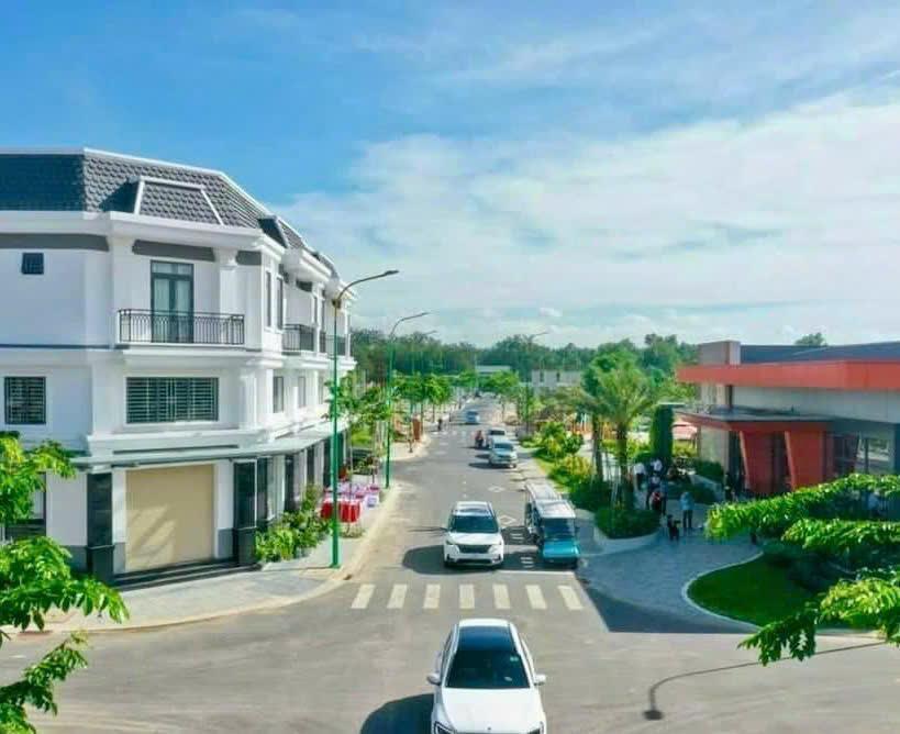 Sở Hữu Nhà Phố Trung Tâm Bến Cát – Cơ Hội Có 1 Không 2!