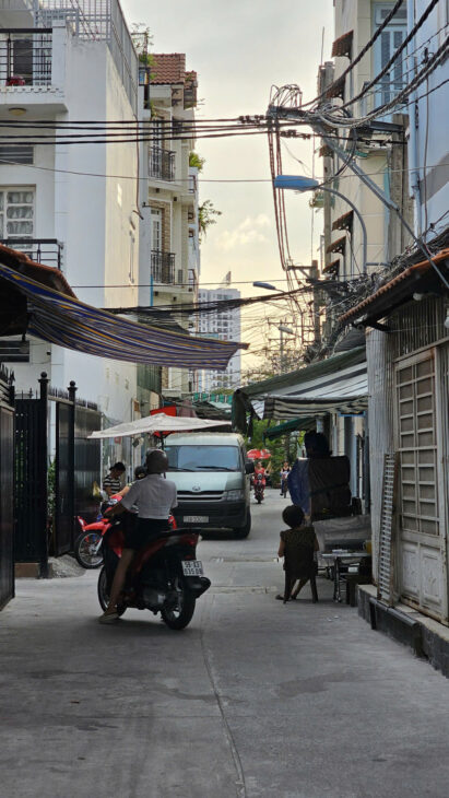 Sát mặt tiền đường xe hơi Có 10 m Đường trước nhà 3 m DIỆN TÍCH SỬ DỤNG 65M2 3 TẤM HƠN 2 TỶ