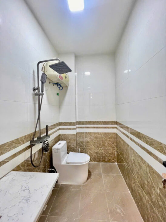 Bán nhà ngõ 369 Văn Cao, 69m 4 tầng, độc lập, sân cổng riêng, Giá 2.89 tỉ, cực nông