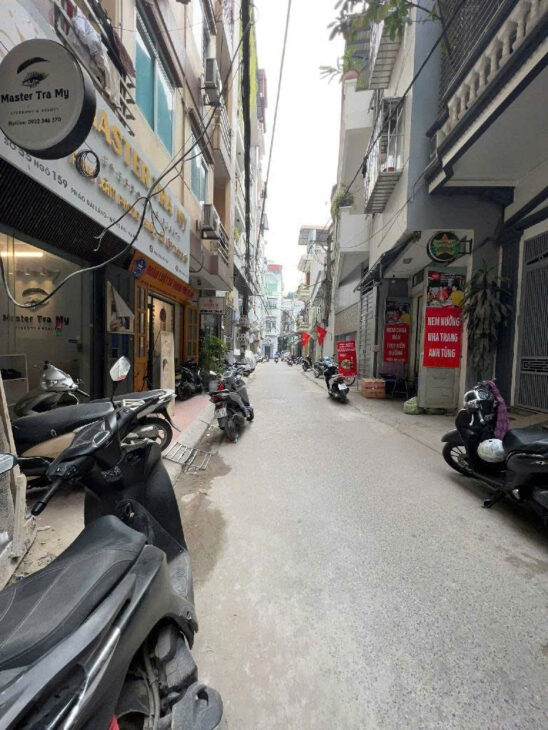 Cần bán nhà 7 tầng tại Pháo Đài Láng. 18.2 tỷ,