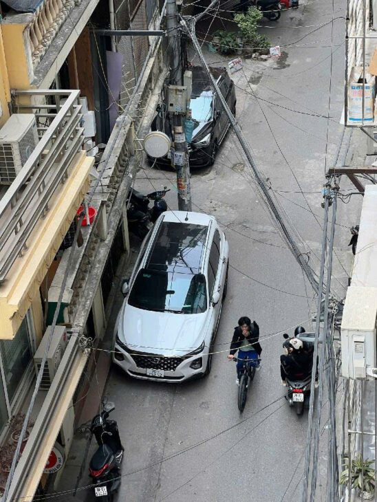 Cần bán nhà 7 tầng tại Pháo Đài Láng. 18.2 tỷ,