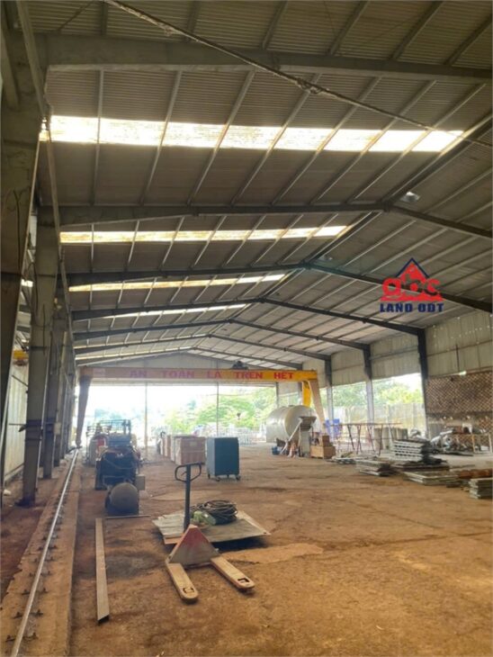 X140 Nhà Xưởng đang sản xuất cơ khí, giao thông thuận lợi kết nối gần nhiều KCN