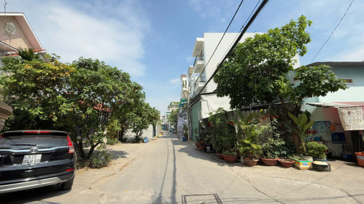 GIÁP TÂN PHÚ DT: 72M2 ( 4,5 x 16 ) – 3 TẦNG – 4PN – HẺM XE TẢI – CHỈ NHỈNH 5 TỶ.