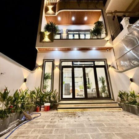 BÁN NHÀ MẶT TIỀN ĐƯỜNG CHÍNH CỔ LOA