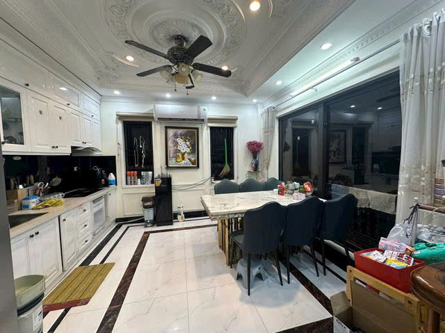 NHÀ MỚI SÀI ĐỒNG- LONG BIÊN ,47M2,5 TẦNG,MT 11M, 9.6 TỶ.