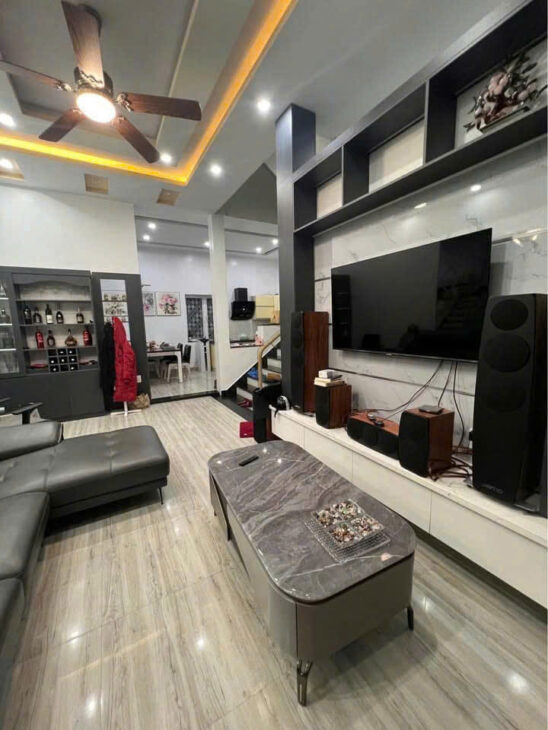 Nhà Trung Lực, tuyến 2, DT 61m 3 tầng, độc lập, ngõ 6m ô.tô, Giá 5 tỉ