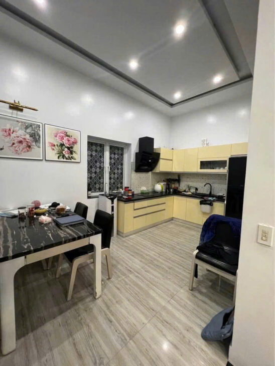 Nhà Trung Lực, tuyến 2, DT 61m 3 tầng, độc lập, ngõ 6m ô.tô, Giá 5 tỉ