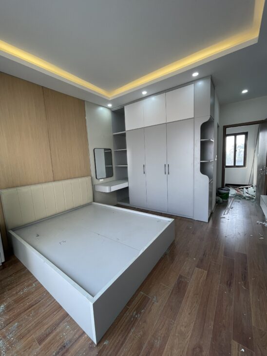 Nhỉnh 5 Tỷ tại Thạch bàn Long biên, Oto đỗ cửa, nhà đối diện trường học, cạnh bệnh viện, hàng xóm