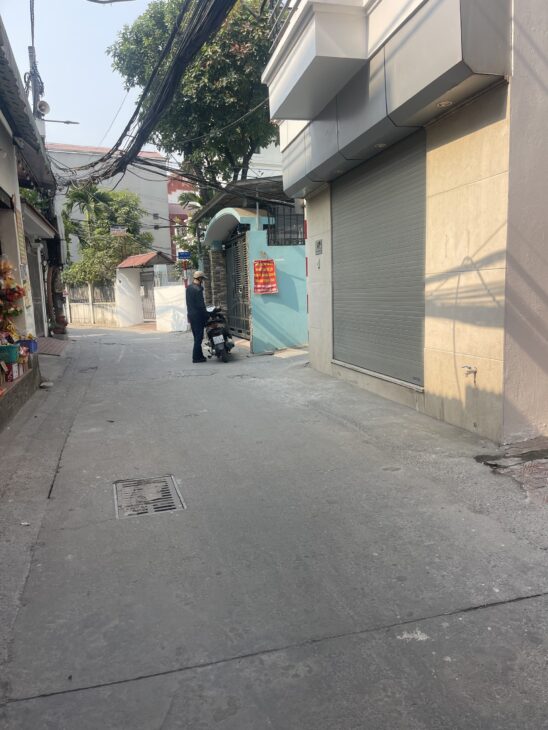 Nhỉnh 5 Tỷ tại Thạch bàn Long biên, Oto đỗ cửa, nhà đối diện trường học, cạnh bệnh viện, hàng xóm