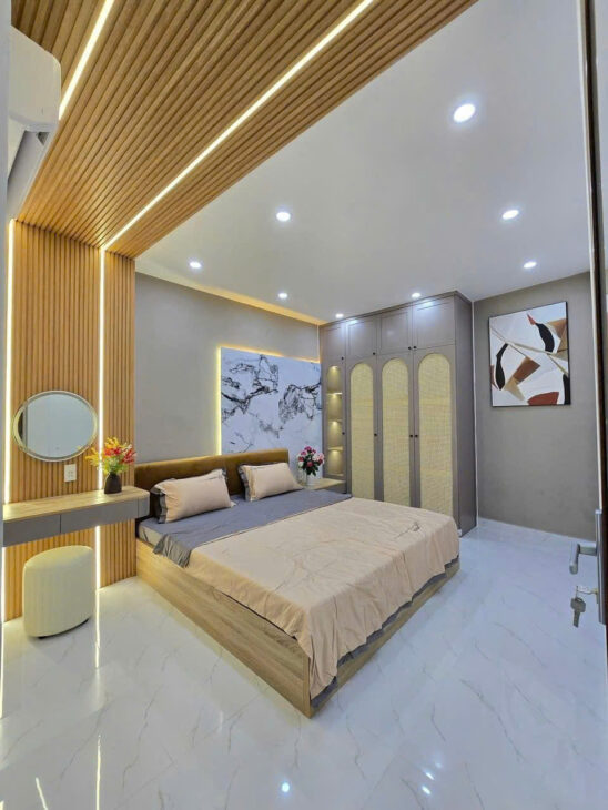 ????CHỈ HƠN 4 T.ỷ,????CÓ NGAY NHÀ 5 TẦNG, HỘ KHẨU LONG BIÊN, HÀNG XÓM VINHOMES !