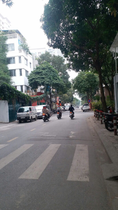 Cho thuê nhà Dịch Vọng, Cầu Giấy, 95m2 4 tầng làm văn phòng, nhà ở, phân lô ô tô tránh