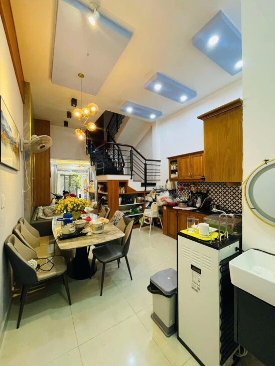 NGAY ĐẠI HỌC CÔNG NGHIỆP – 10M RA HẺM XE TẢI – 48M2 – 3 TẦNG ĐẸP – CHỈ HƠN 5 TỈ